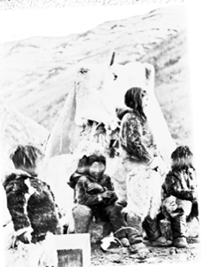Image of Inuit women and children by tupik